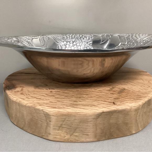 Vintage Cast Aluminum or Pewter Large Fruit / Salad / Serving / Display Bowl - Picture 7 of 14